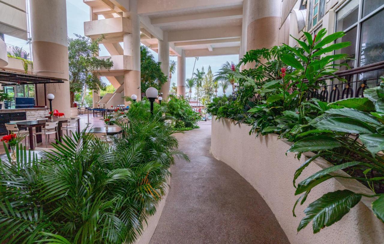 Seaview Deluxe Studio Couples Room S Tanjung Bungah (Penang) Exterior foto