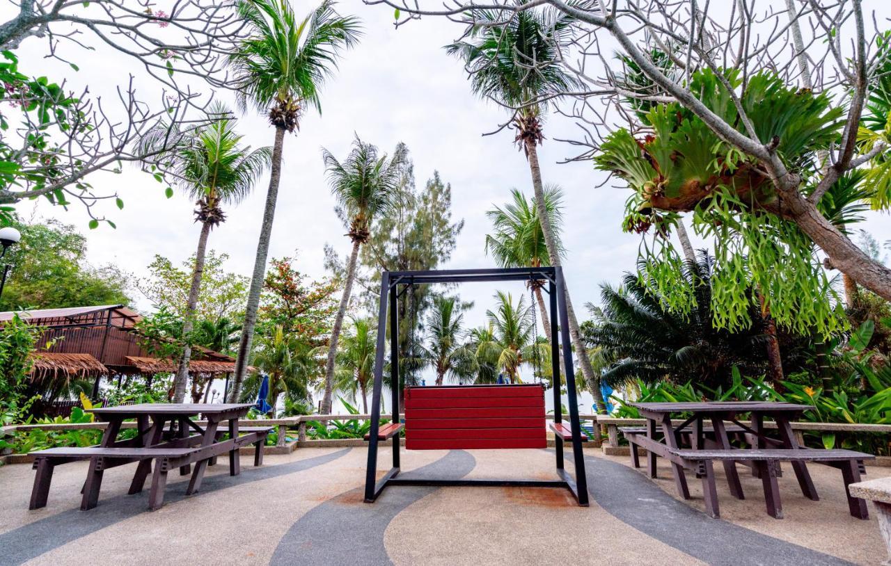 Seaview Deluxe Studio Couples Room S Tanjung Bungah (Penang) Exterior foto